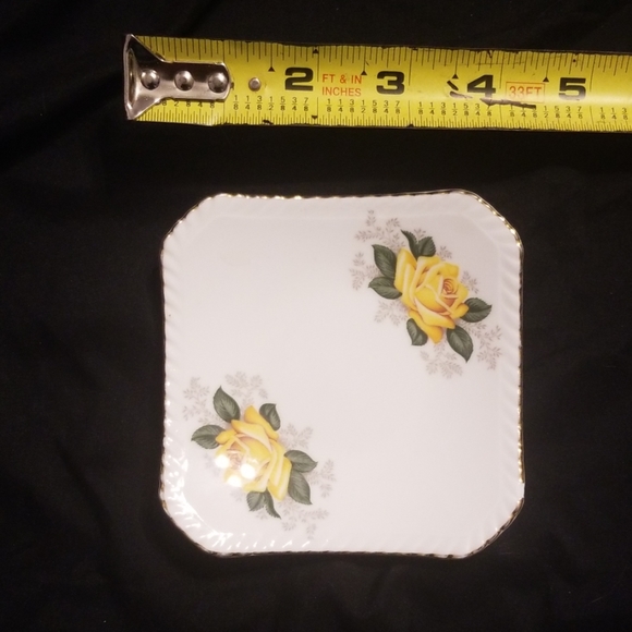 Royal Adderley Yellow Rose Plate with gold trim - Picture 2 of 3